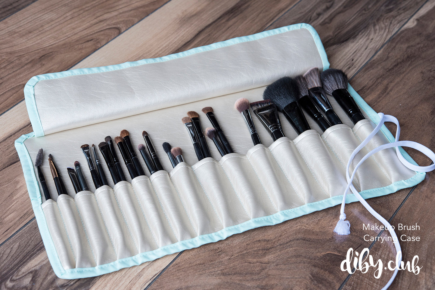 Makeup Brush Carrying Case {+Cricut Files} (FREE)