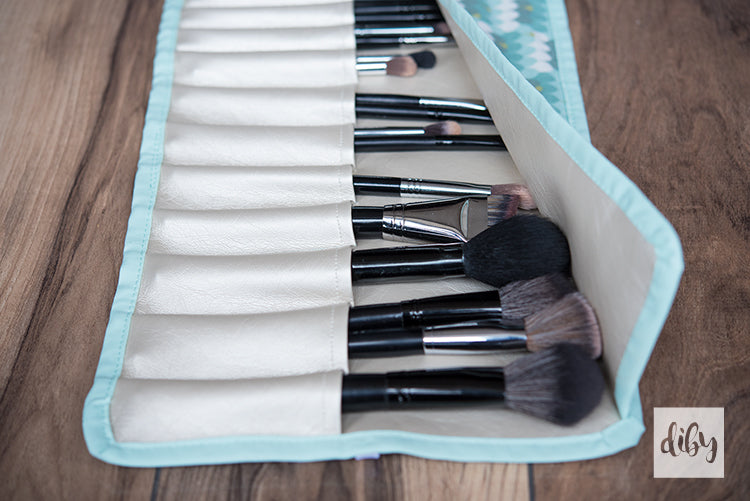 Makeup Brush Carrying Case {+Cricut Files} (FREE)