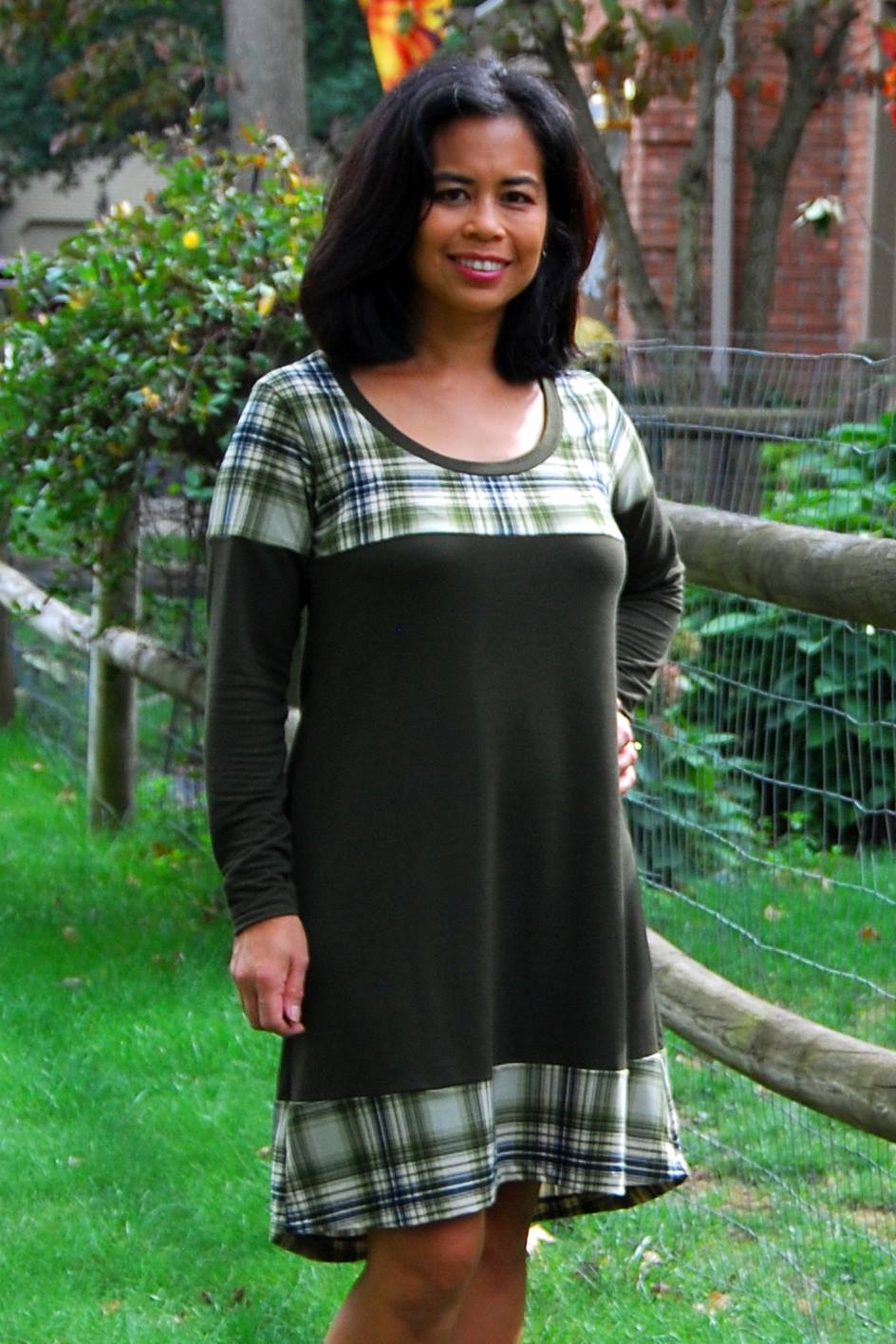 A knee-length Nicolette dress featuring a scoop neck, long sleeves, and color blocking. 